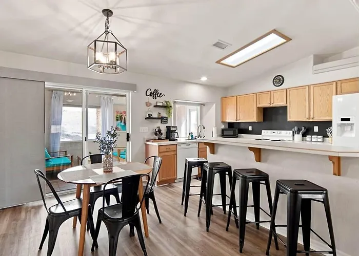 Sunshine & Palms-dog Friendly-side Parking Holiday home *