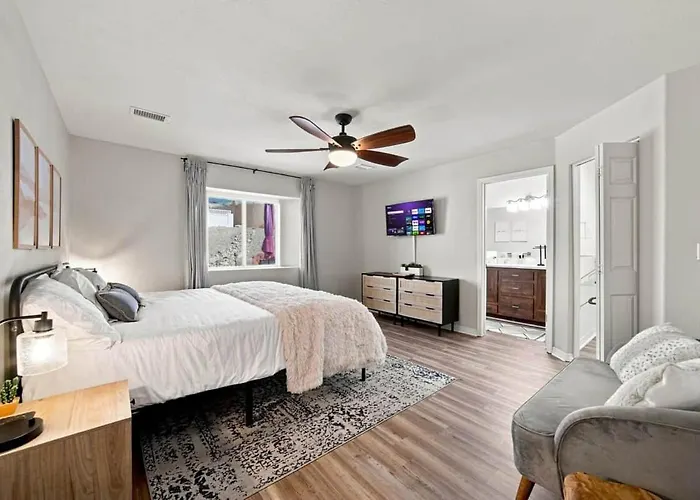Sunshine & Palms-dog Friendly-side Parking Lake Havasu City