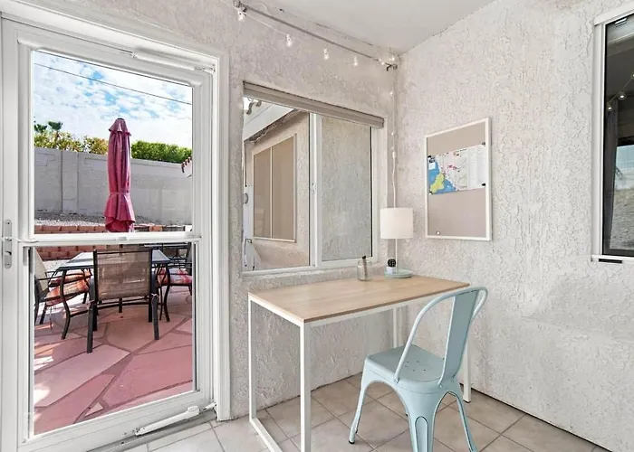 Sunshine & Palms-dog Friendly-side Parking *